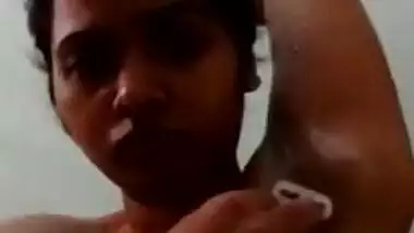 SEXY SOUTH INDIAN BITCH SHAVING HER ARM-PITS AND PUSSY FOR B