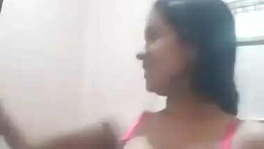 Sexy Desi Girl Showing her Boobs and ass