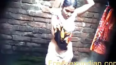 Desi Sex Of Cute Girl Bathing Outdoor