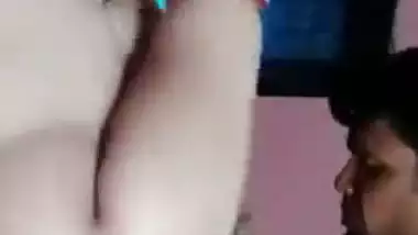 Skinny husband fucks Desi housewife's XXX trench in missionary