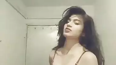 Sexy Desi babe Boobs pussy show