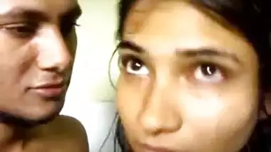 North Indian beauty sucks her bf in bathroom