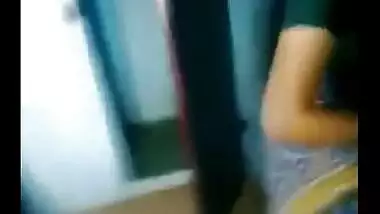 Horny desi aunty Manju’s home porn video