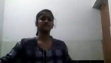 Cute Desi Girl Record Her Nude Selfie