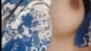 Pakis Girl Showing Her Boobs on Video Call
