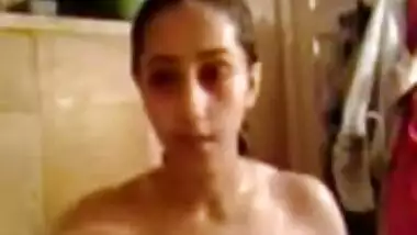 Desi Muslim Beauty Shamina Bathing Secret Cam