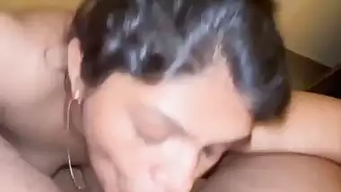 Hot Kerala babe gives an Indian blowjob to her lover
