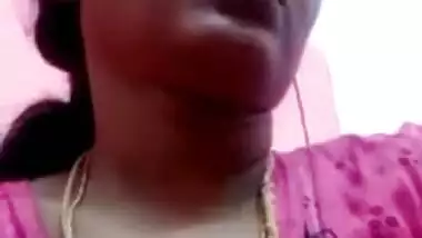 Today Exclusive- Mallu Bhabhi Showing Her Milky Boobs On Video Call
