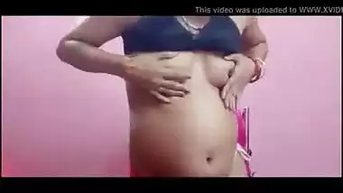 Sexy webcam show by in nature's garb Desi Bhabhi for online boyfriend