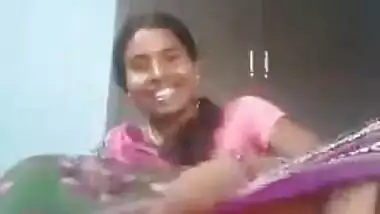 Village indian aunty fingering her pussy