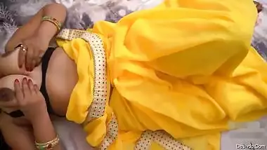 desi indian pari bhabhi fucking sucking with her boyfriend and loud moaning