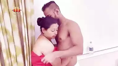 XXX banging is all sexy Desi MILF needs from the bearded guy in bed