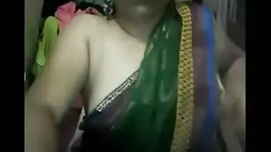 Indian busty aunty showing her big boobs
