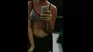 indian babe filming her selfie