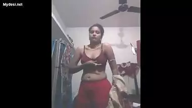 sexy bhabhi showing her boobs new