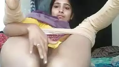 Punjabi pussy fingering selfie for her boyfriend
