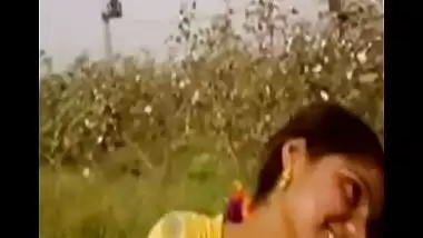 Desi village girl outdoor sex with lover
