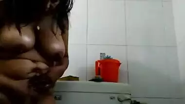 Indian pussy shaving video self-shot MMS sex video