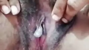 Today Exclusive- Mallu Bhabhi Showing Her Boobs And Pussy Part 2
