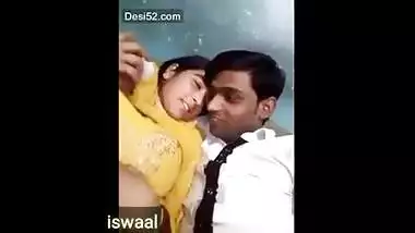 Indian big boobs bhabi romance in car