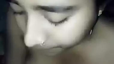 Young girl gives a blowjob in Bangladeshi sex video