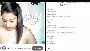Playing with Indian webcam whore