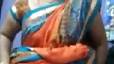 Desi Aunty Showing Pussy to BOOoss