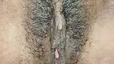 Tamil Tamil Girl Put A Finger In Her Vagina And...