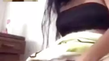 Lankan Cute Girl Showing And Fingering On Video Call