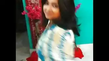 Desi bhabi very hot dance