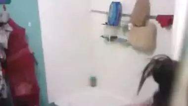 Sexy Kudi In Bathroom - Movies.