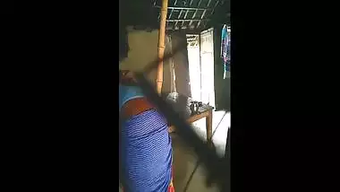 Desi village sex! Indian sexy aunty in red saree quick fuck and blow