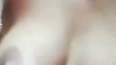 Cute gf Fingering Her Sweet Pussy