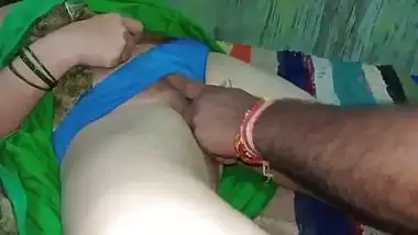 My cute step sister invited me for fucking when her family members were sleeping,full hindi sex video