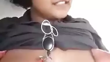 Huge Indian boob show MMS selfie video