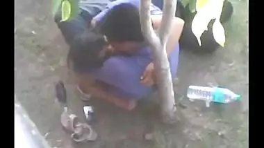 Indian outdoor sex clip of desi college students caught by voyeur