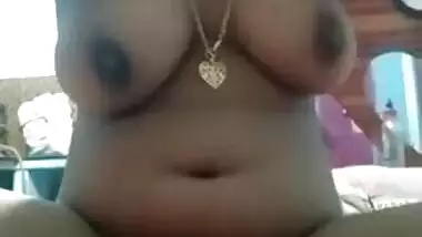 Amateur Desi actress exposes XXX body parts on camera in her bedroom