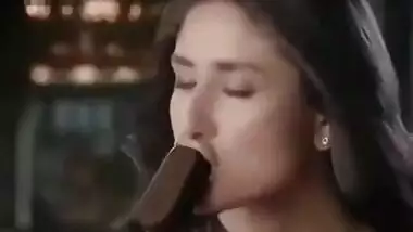 Kareena Kapoor Loves Licking Suckin her...