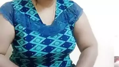 Chubby Bhabhi Shaking Her Boobs