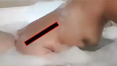 Desi wife fucking in bathtub