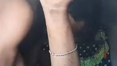 HD Tamil sex video of a couple fucking in a car
