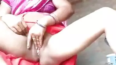 Today Exclusive- Bhabhi Play With Her Pussy