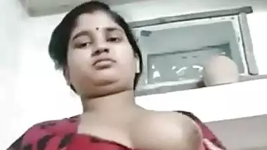 Chhindwara desi wife exposing butter boobs