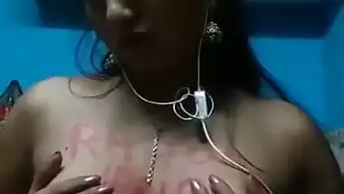 Dehati Bhabhi showing boobs on live cam to her secret lover