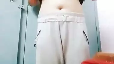 Chandigarh Aunty - Selfie Nude Video