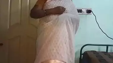 Indian Hot Mallu Aunty Nude Selfie And Fingering For father in law