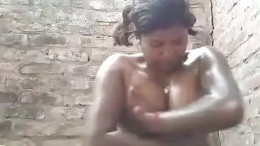 Desi Village girl vdo leaked