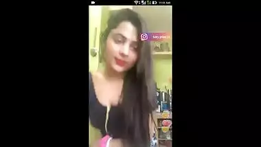 Priyanka Wet today and Dancing Showing her Navel ! Don’t Miss !