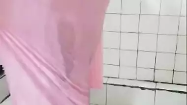 Desi village aunty nude bath