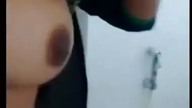 Wife big boobs show recorded on mobile